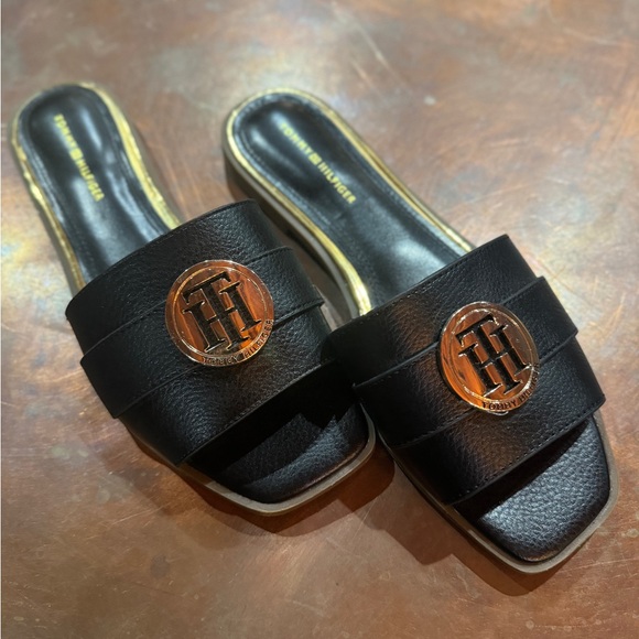 TOMMY HILFIGER Paliana Monogram Medallion Slide Sandal In Black Size US 7 - Picture 1 of 2